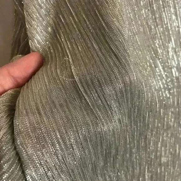 Anthropologie Vanessa Virginia Metallic Flowy Top Size Medium - Picture 8 of 8